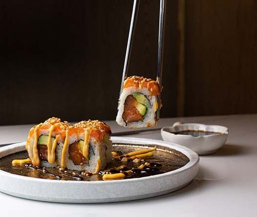 sushi nigiri de salmón
